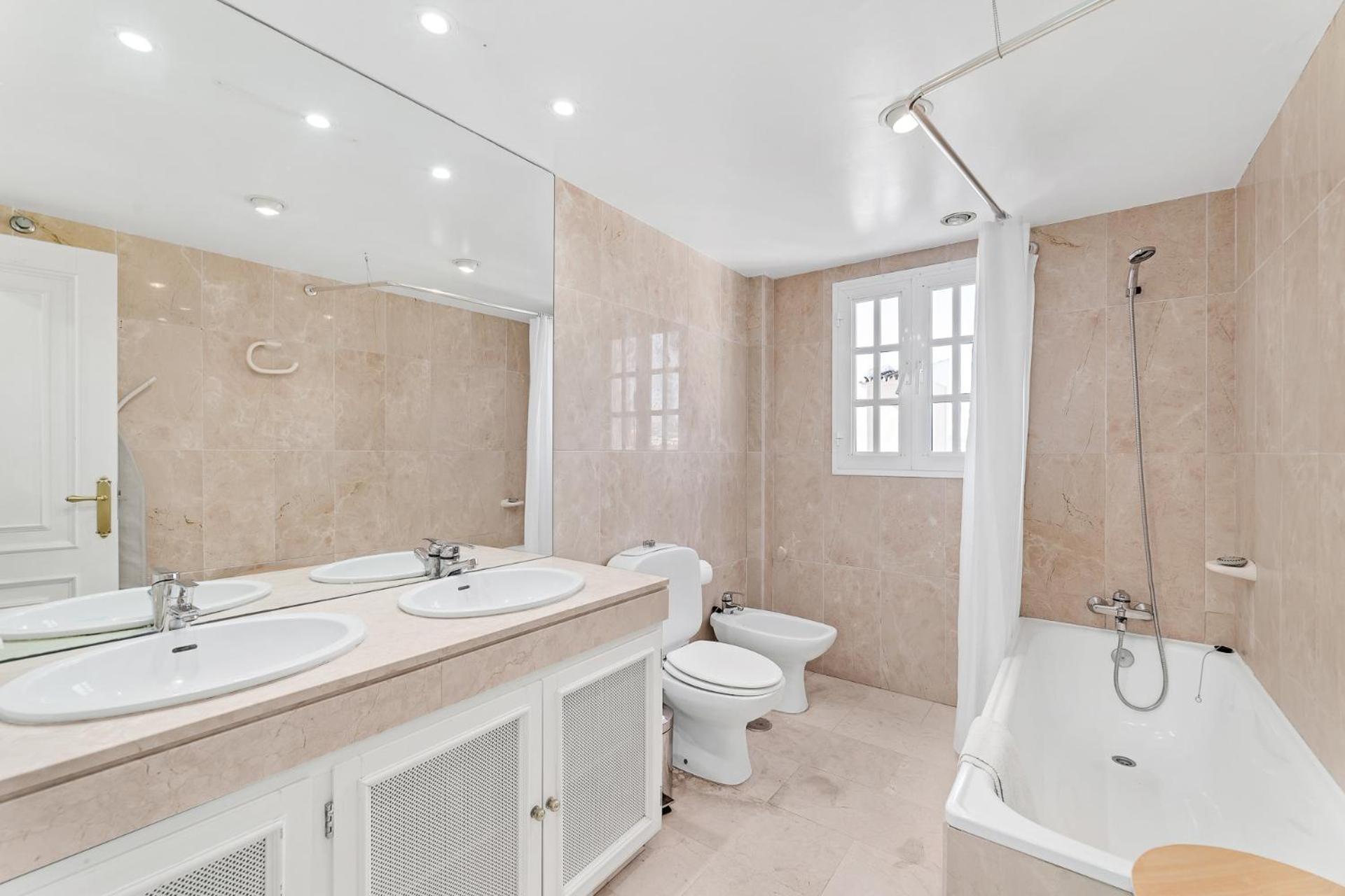 Spacy Stylish Aloha Townhouse Marbella